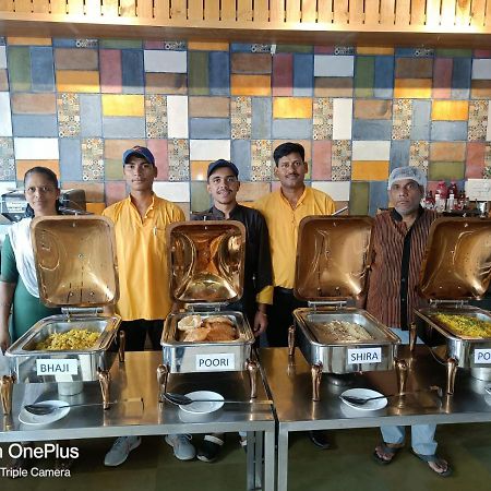 Hotel Highway Inn Andheri East Мумбай Екстериор снимка