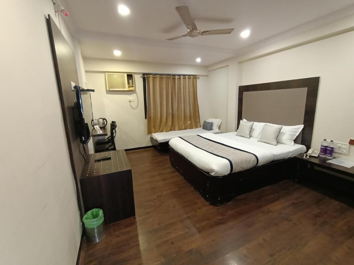 Hotel Highway Inn Andheri East Мумбай Екстериор снимка