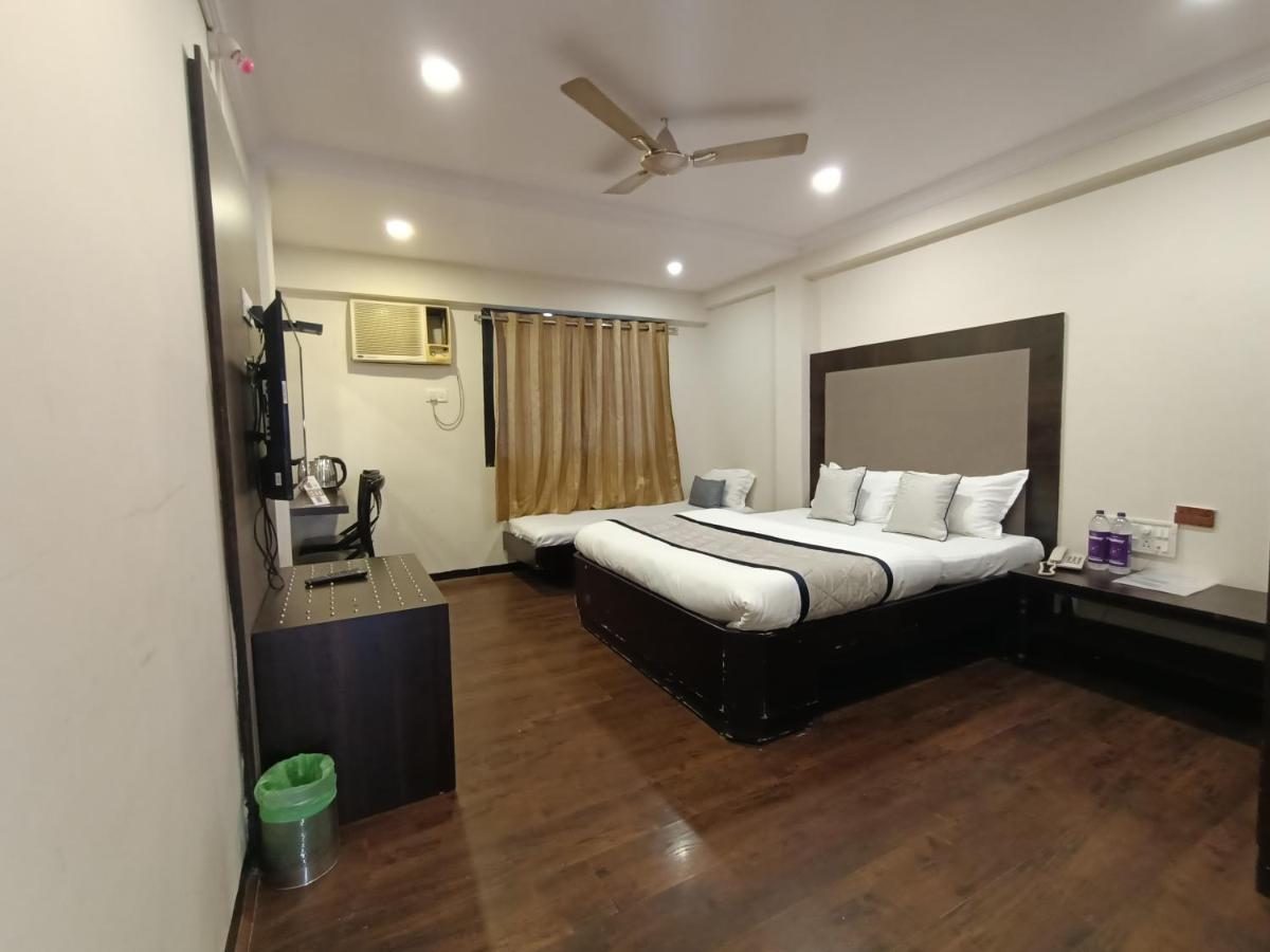 Hotel Highway Inn Andheri East Мумбай Екстериор снимка