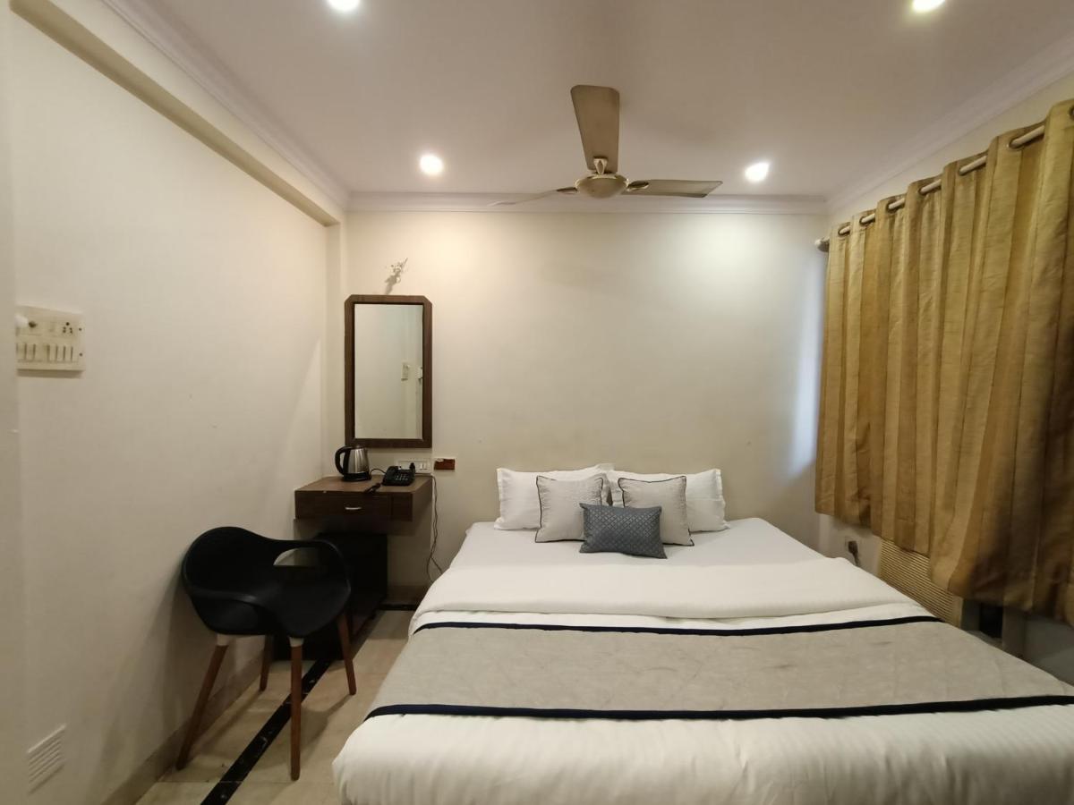 Hotel Highway Inn Andheri East Мумбай Екстериор снимка