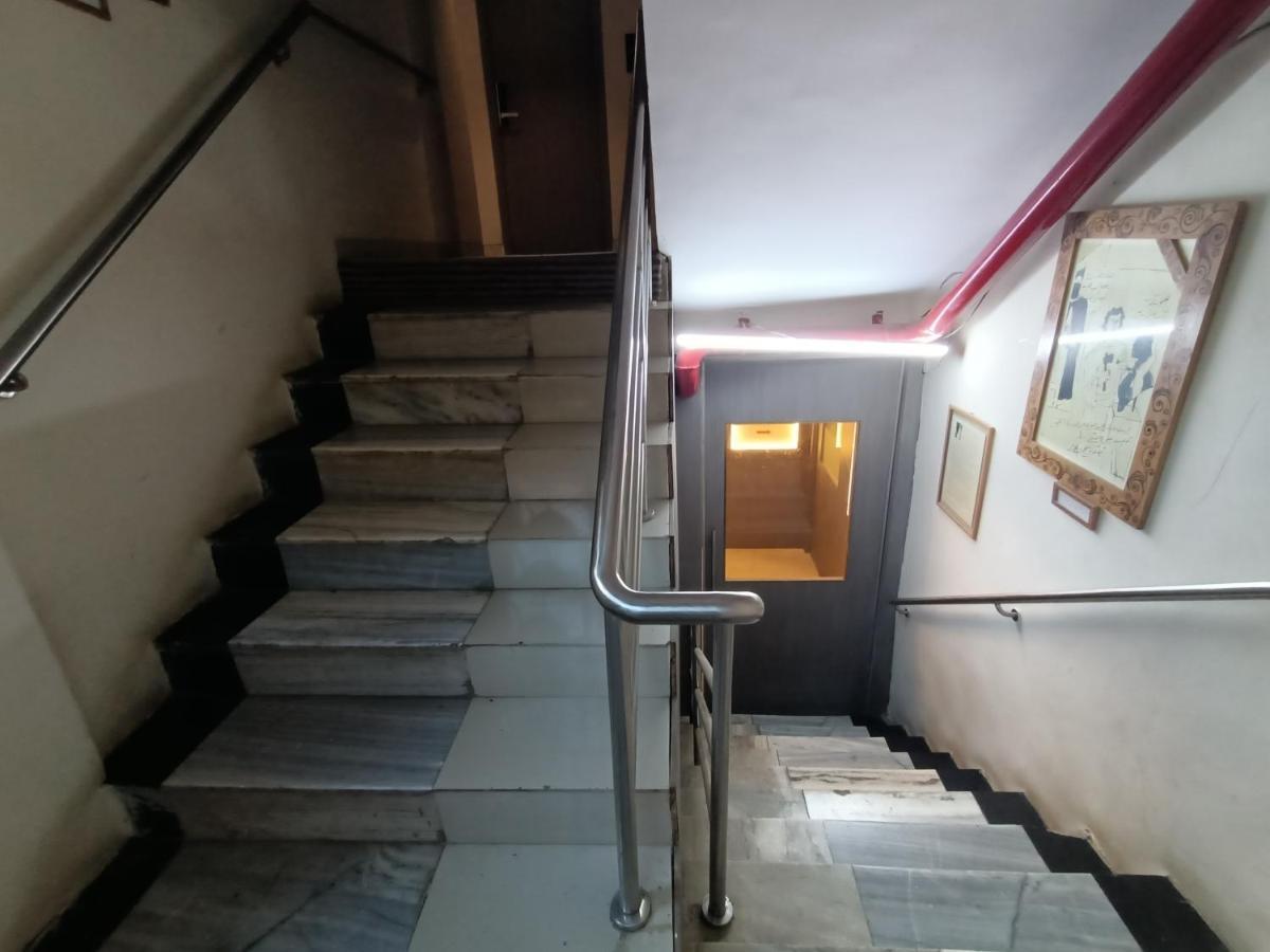 Hotel Highway Inn Andheri East Мумбай Екстериор снимка
