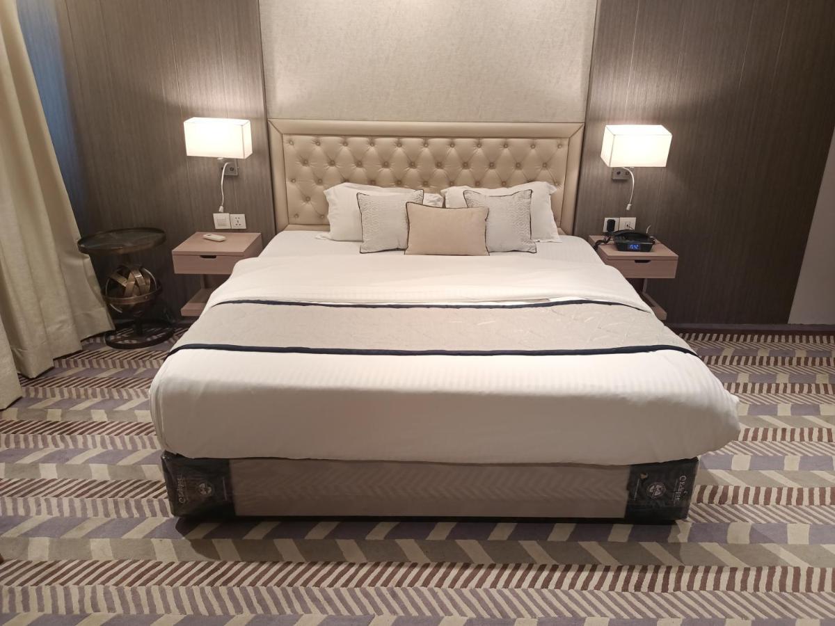 Hotel Highway Inn Andheri East Мумбай Екстериор снимка