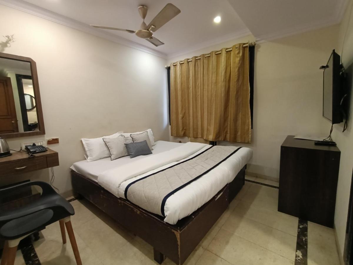 Hotel Highway Inn Andheri East Мумбай Екстериор снимка