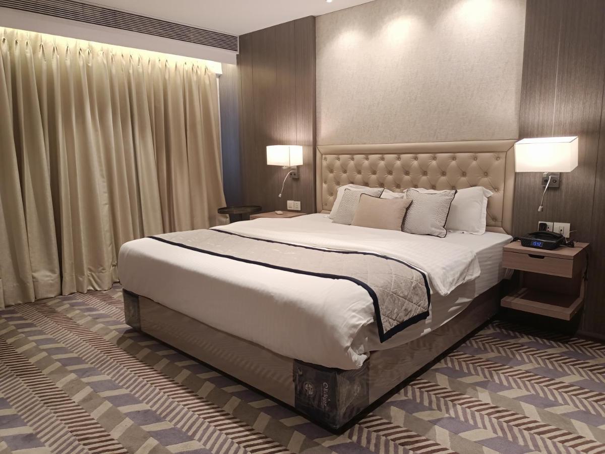 Hotel Highway Inn Andheri East Мумбай Екстериор снимка