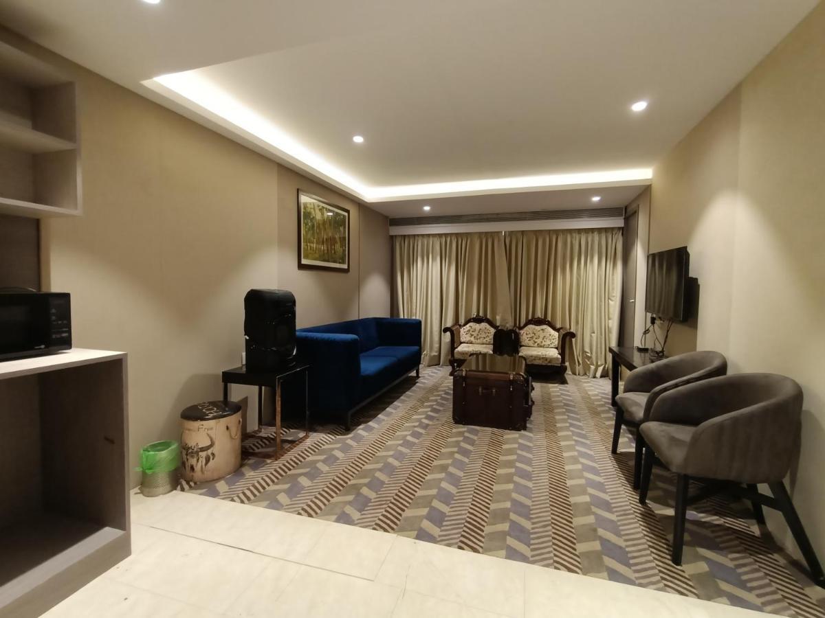 Hotel Highway Inn Andheri East Мумбай Екстериор снимка