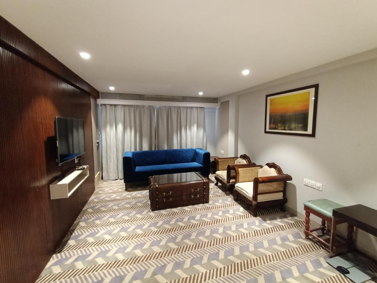 Hotel Highway Inn Andheri East Мумбай Екстериор снимка