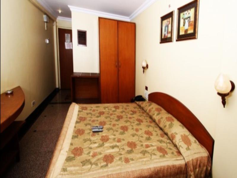 Hotel Highway Inn Andheri East Мумбай Екстериор снимка